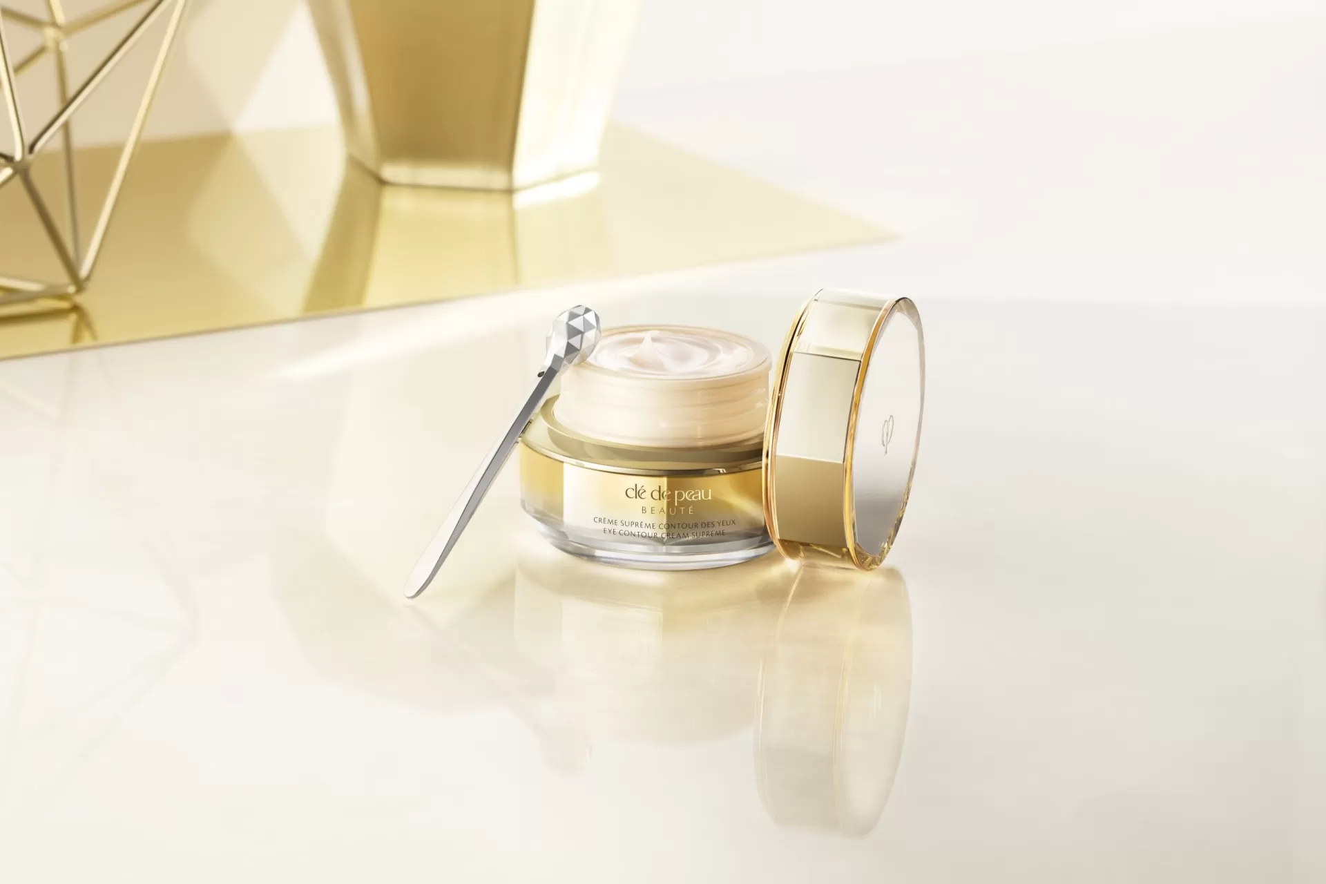 CLÉ DE PEAU BEAUTÉ RA MẮT KEM DƯỠNG MANG CÔNG NGHỆ MỚI EYE CONTOUR CREAM SUPREME